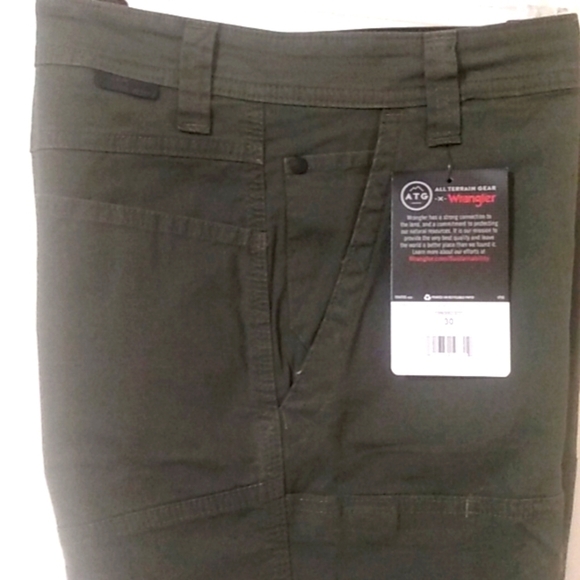 WRANGLER ALL TERRAIN ARMY GREEN UTILITY SHORTS SIZE 30 NWT - Picture 2 of 8